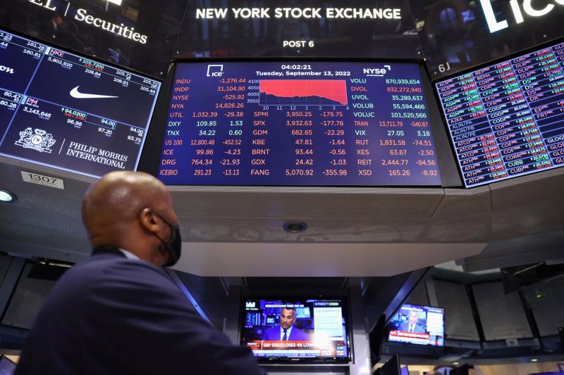 Stocks tumble after FedEx warns of global recession