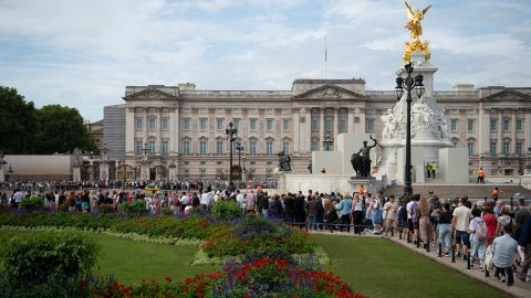 Tourists have been flocking to London over the past few days, and many more are expected to arrive in time for the state funeral on September 19.