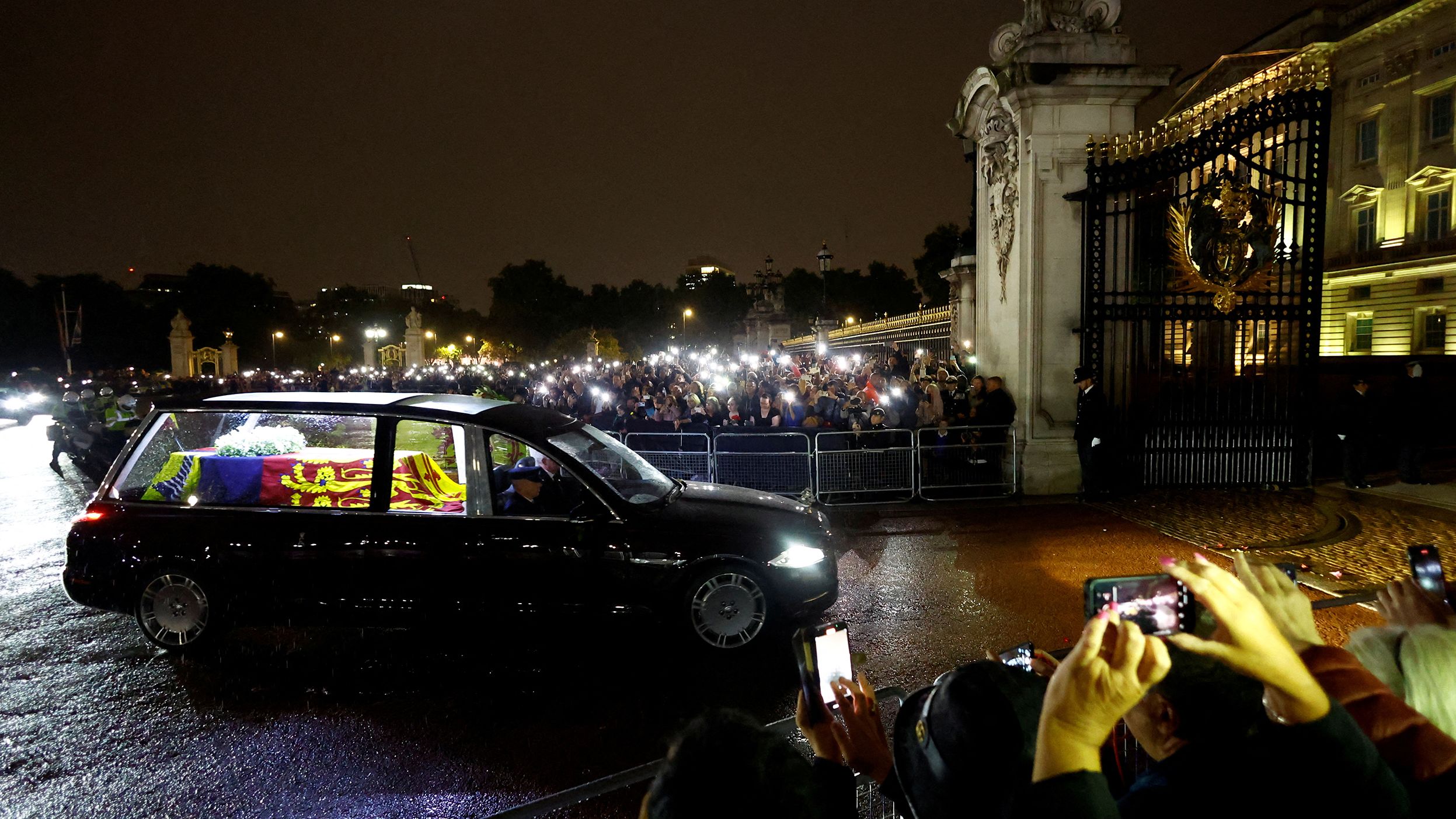 William and Harry’s show of unity for the Queen | CNN