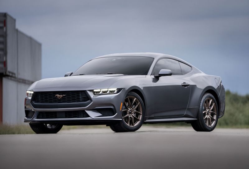 Nový Ford Mustang sa drží čistého benzínu