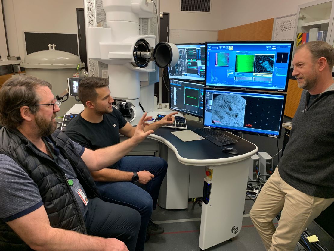 (From left) Dougal McCulloch, a professor at RMIT University, with Salek and Tomkins at the RMIT Microscopy and Microanalysis Facility in Australia. McCulloch was another coauthor of the study.