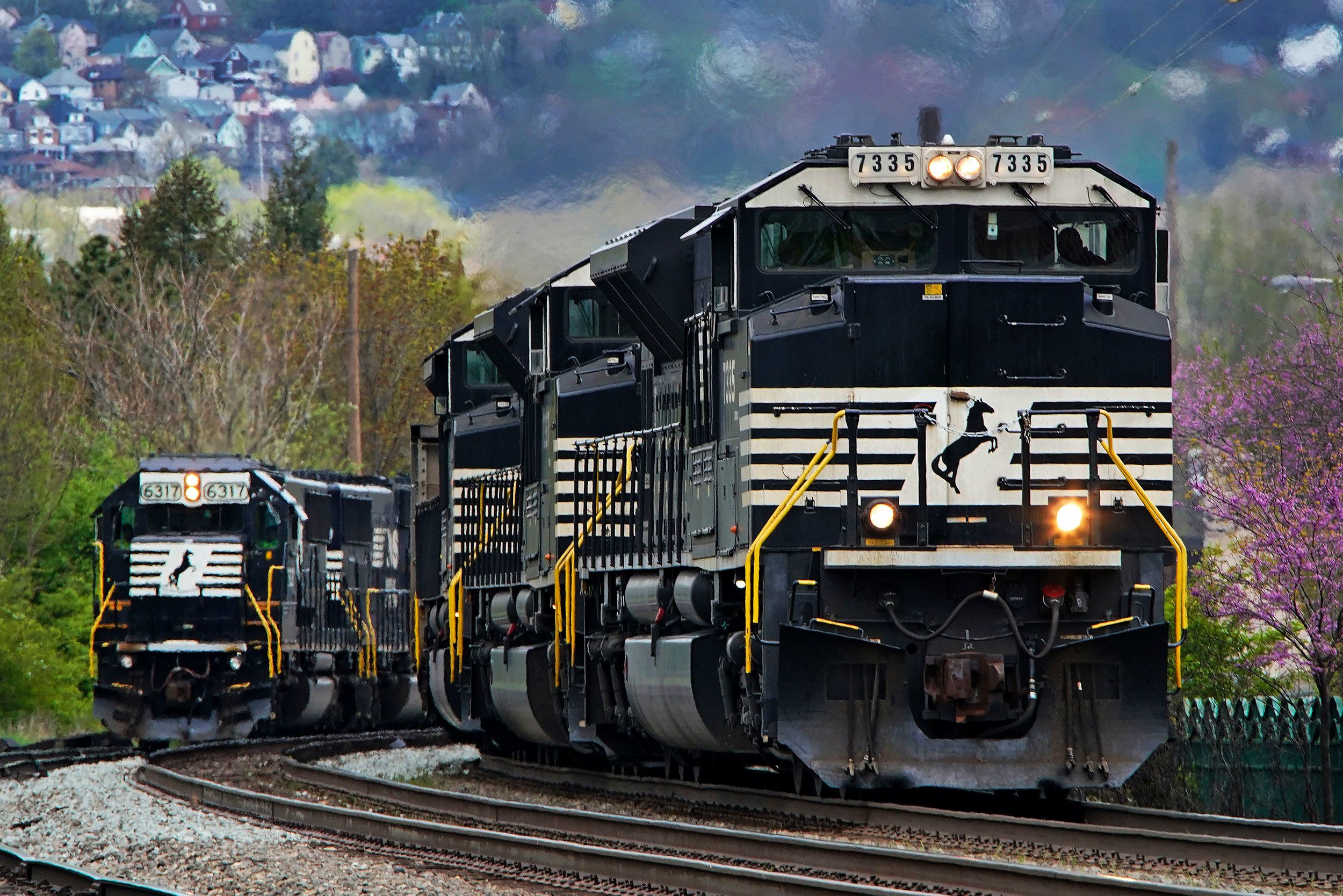 Freight rail strike would mean full shutdown for Virginia Railway Express, Headlines