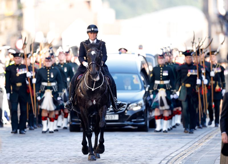 london-braces-itself-for-massive-security-operation-ahead-of-queen-s-funeral-or-cnn