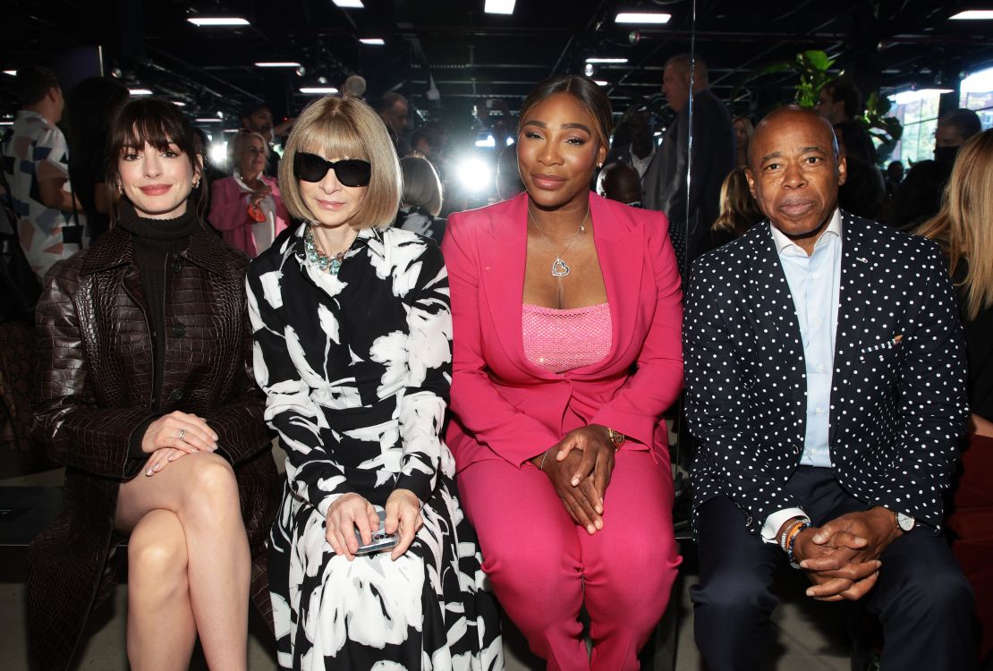 Look of the Week: Anne Hathaway's 'The Devil Wears Prada' moment at New  York Fashion Week