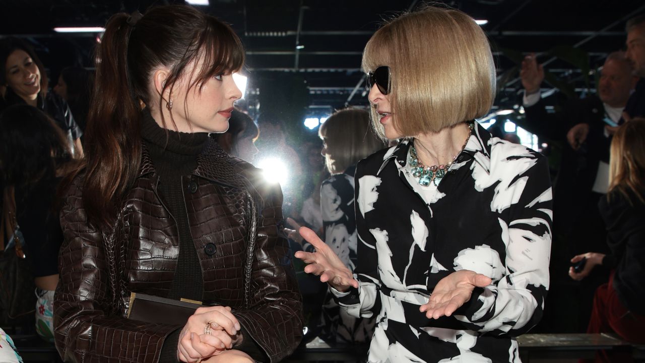 NEW YORK, NEW YORK - SEPTEMBER 14: (L-R) Anne Hathaway and Anna Wintour attend the Michael Kors Collection Spring/Summer 2023 Runway Show on September 14, 2022 in New York City. (Photo by Dimitrios Kambouris/Getty Images for Michael Kors)