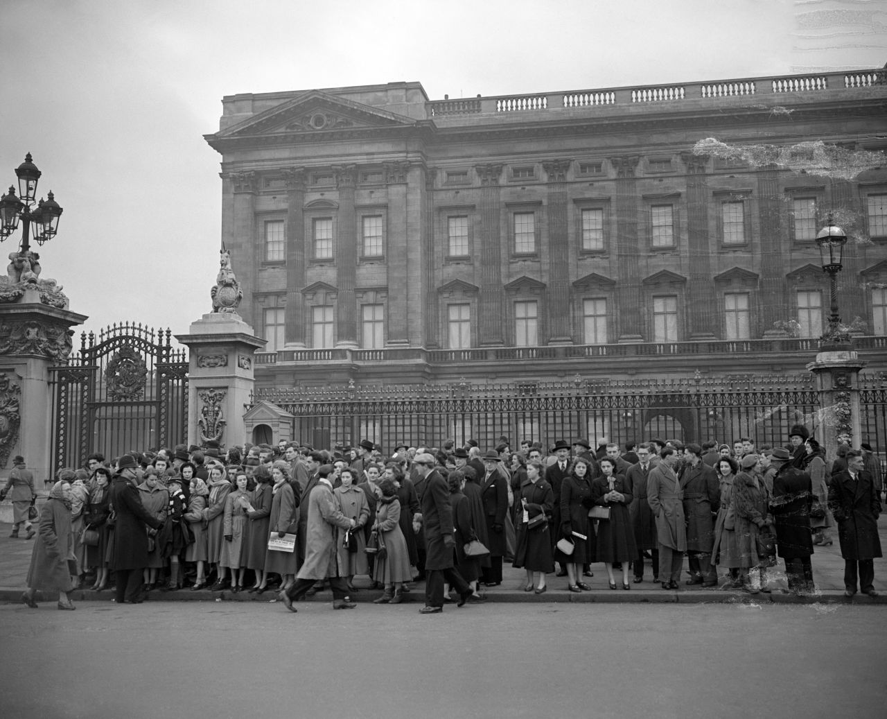 A crowd gathers outside Buckingham Palace following the news of the King's death.