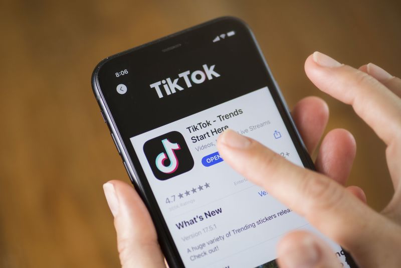TikTok clones rival with real-time sharing feature