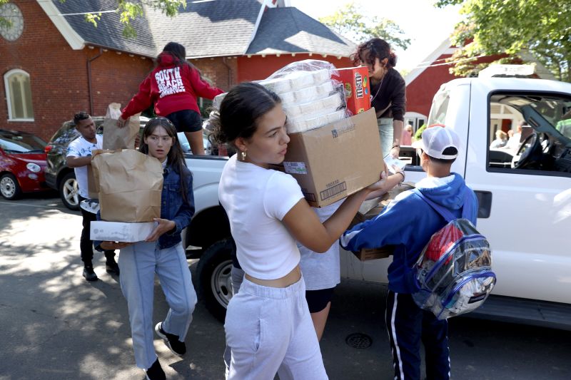 Martha S Vineyard Migrants Donations Poured In And Volunteers Rushed   220915173023 03 Marthas Vineyard Migrants Response 