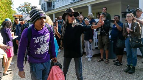 Imigrant z Wenezueli został w piątek zabrany do autobusu w Edgartown, Martha's Vineyard.