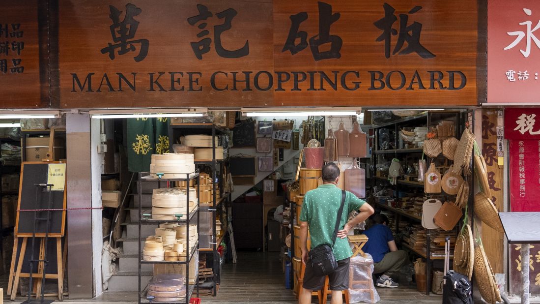 Man Kee Chopping Board, which created the park signage, has been based in Yau Ma Tei since 1955. The chopping boards are typically seen in butcher shops around the city. 