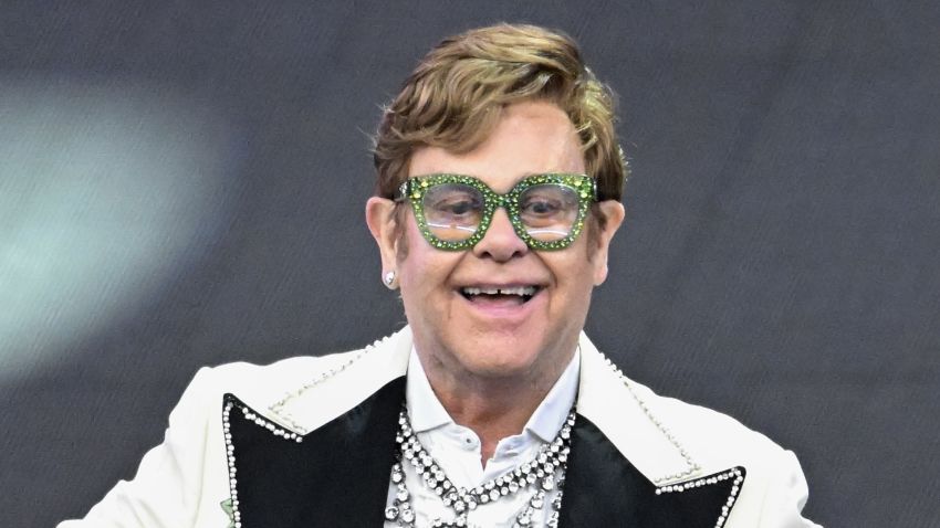 LONDON, ENGLAND - JUNE 24: Elton John performs on stage as American Express present BST Hyde Park at Hyde Park on June 24, 2022 in London, England. (Photo by Gareth Cattermole/Getty Images)