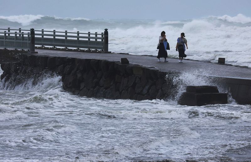 [B!] Millions Told To Evacuate As Typhoon Nanmadol Heads For Japan | CNN