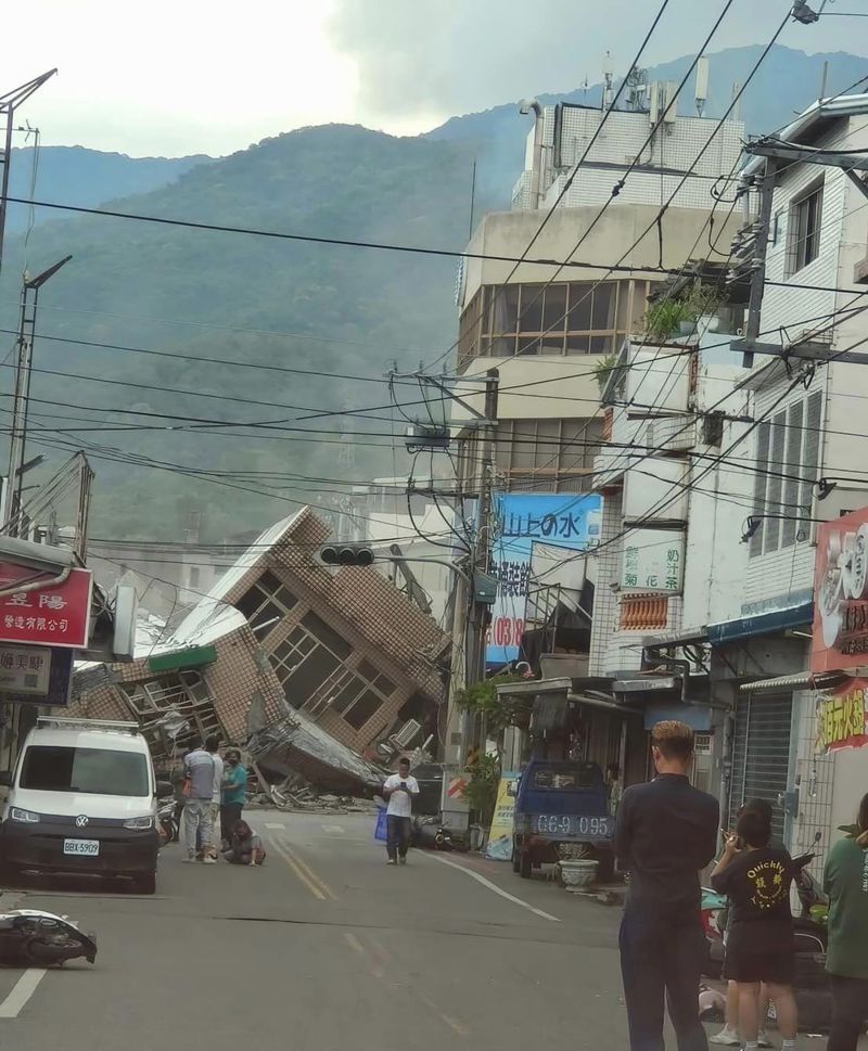 台湾地震：規模6.9地震以降、津波警報発令