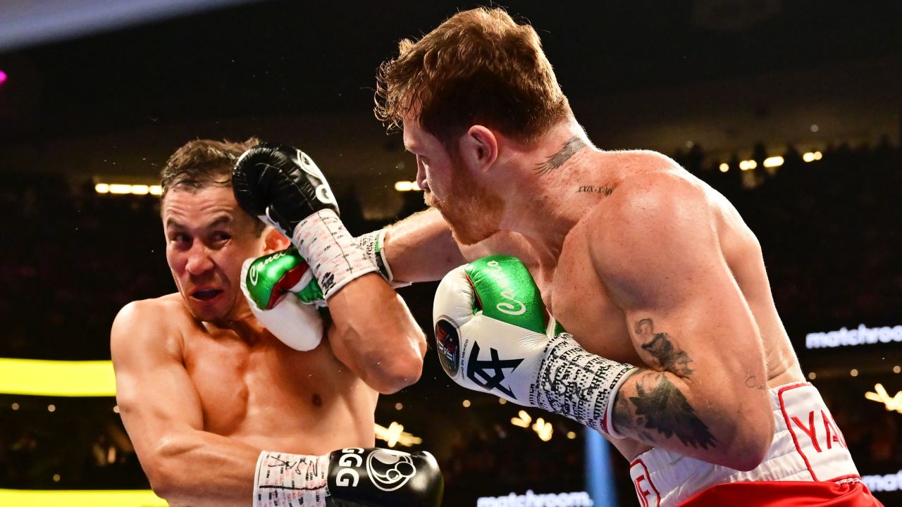 Álvarez and Golovkin exchange punches.