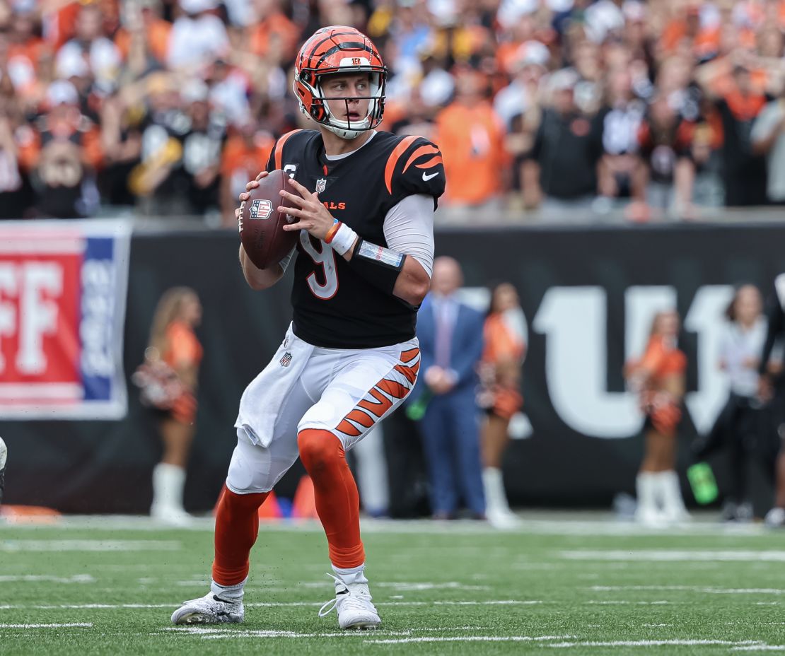 Joe Burrow drops back to pass during the game against the Pittsburgh Steelers.