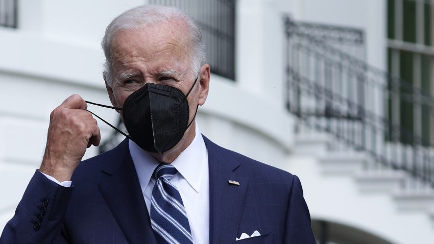 WASHINGTON, DC - AUGUST 26: U.S. President Joe Biden takes off his mask as he walks towards members of the press prior to a Marine On
