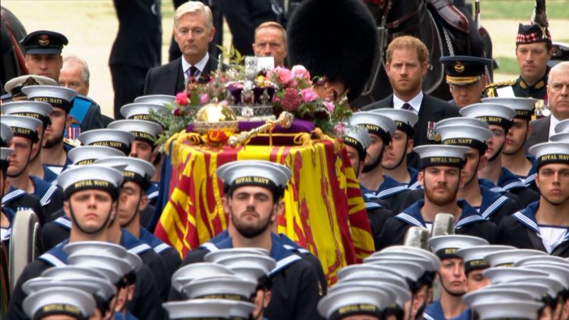 Royal family join procession bringing Queen’s coffin to funeral | CNN
