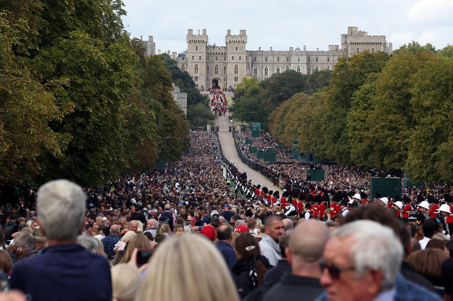 The hearse carrying the Queen's coffin enters the Windsor Castle grounds.