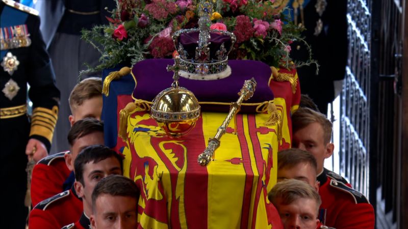 Hear the choir as Queen Elizabeth's coffin enters St. George's Chapel