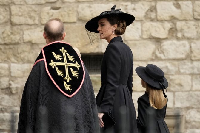 Catherine, Princess of Wales and Princess Charlotte of Wales arrive at Westminster Abbey in wide-brimmed hats. 