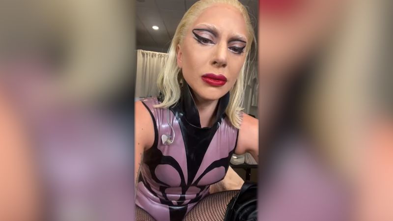Lady Gaga breaks down in tears after stopping concert