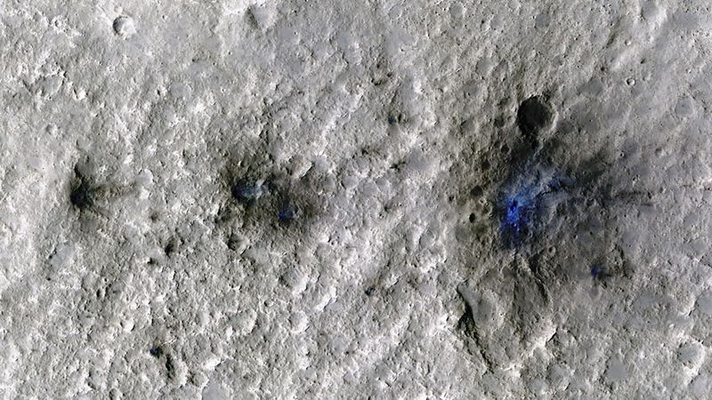 Зонд InSight обнаружил космические камни, сталкивающиеся с Марсом