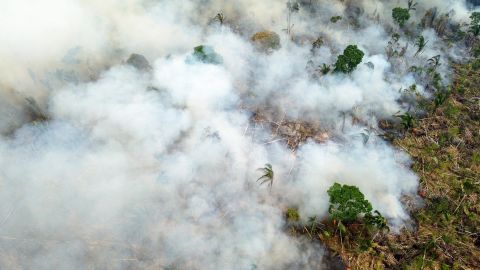 Pemandangan udara dari area yang terbakar di Lábrea, negara bagian Amazonas selatan, Brasil, pada 17 September 2022. 