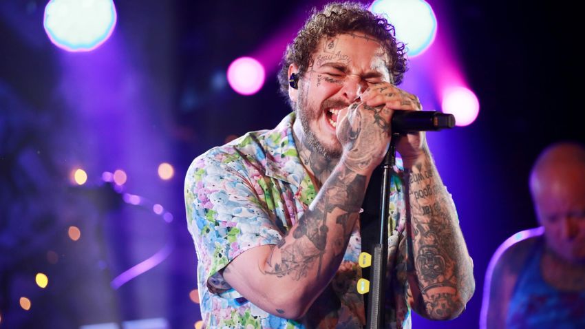 NEW YORK, NEW YORK - AUGUST 05: Post Malone backed by Sublime With Rome headlines Bud Light's Dive Bar Tour In New York City (Photo by Rich Fury/Getty Images for Bud Light)
