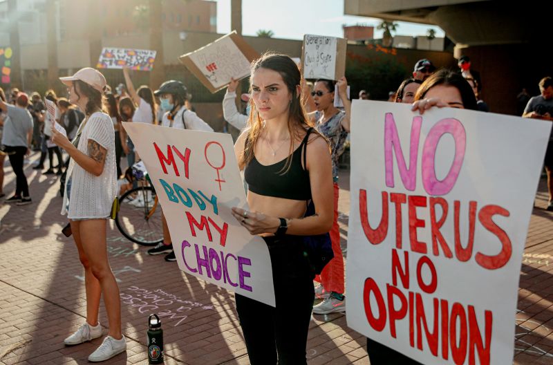 حكم قاضٍ في ولاية أريزونا يمكن للدولة أن تفرض حظرًا شبه كامل على الإجهاض