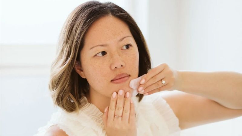 كيفية استخدام أداة الوجه غوا شا وفوائدها للعناية بالبشرة