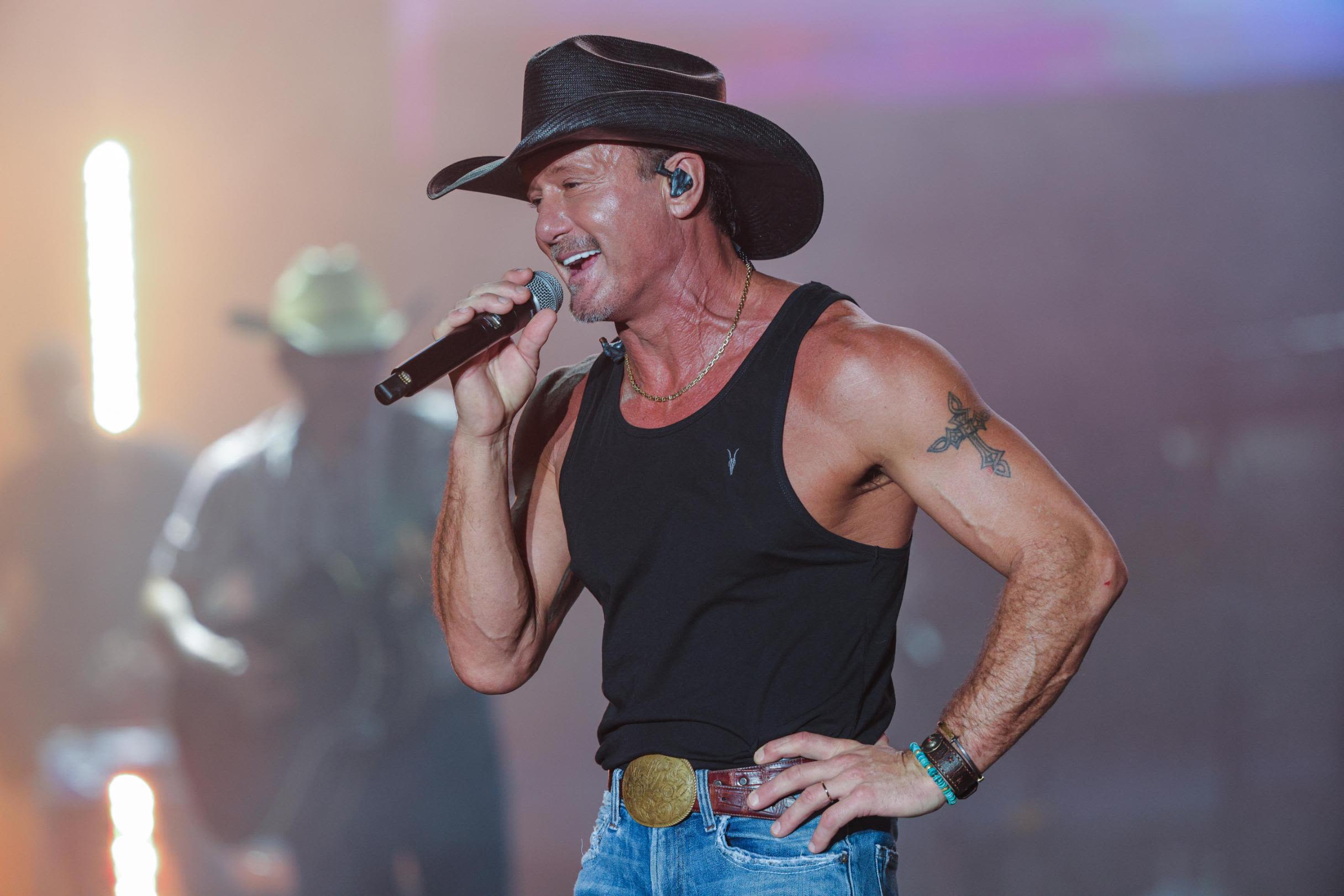 Tim McGraw falls off stage during concert, uses moment to bond with fans