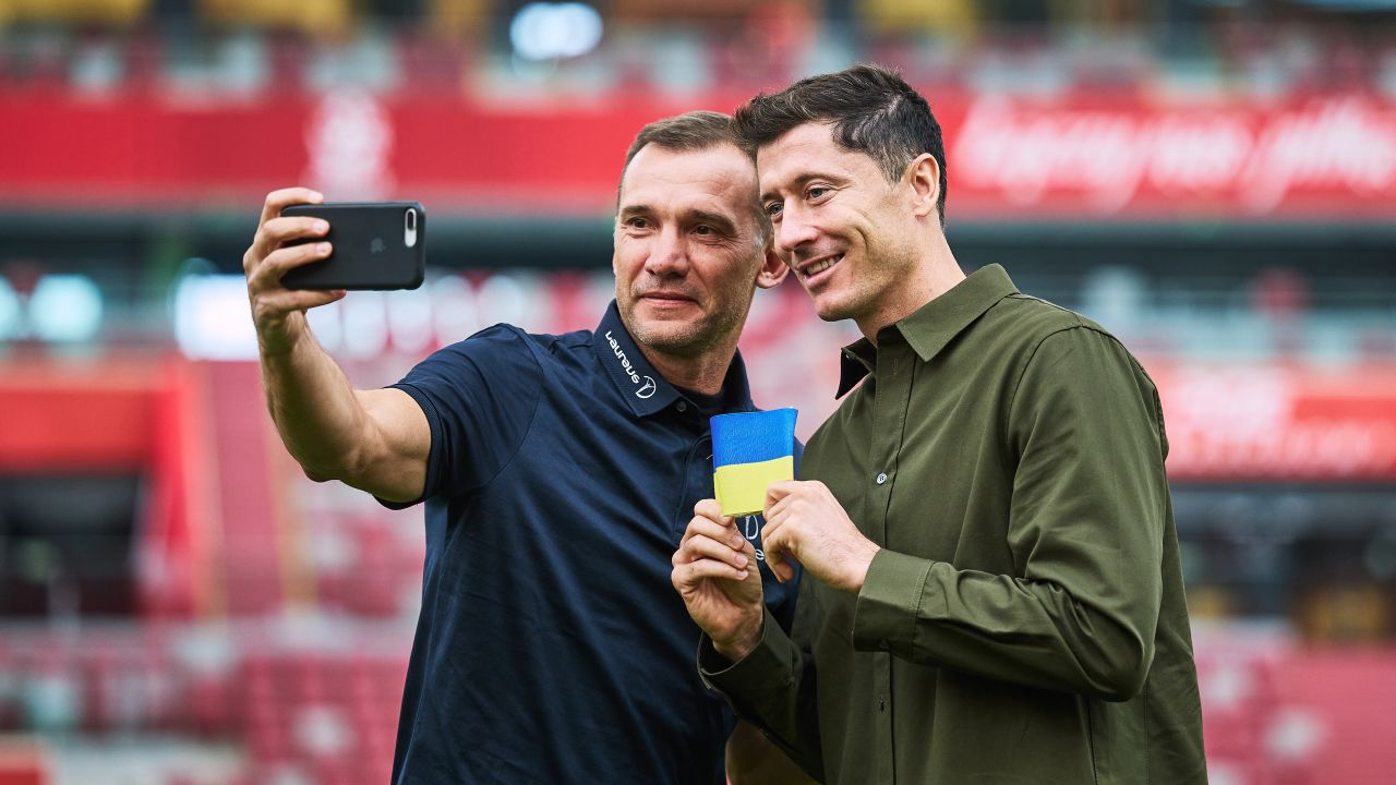 Poland captain Robert Lewandowski received a Ukraine armband from Andriy Shevchenko.