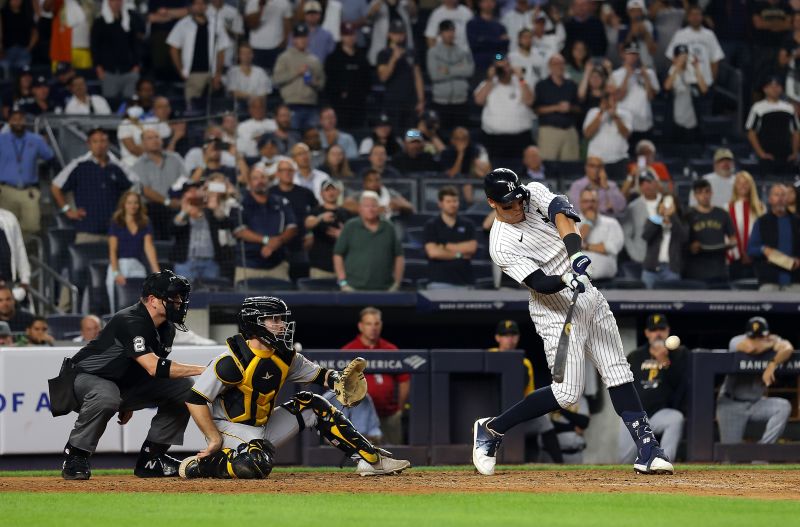 Aaron Judge hits 60th home run, equals Babe Ruth’s single-season tally in dramatic Yankees 9-8 win over Pirates | CNN