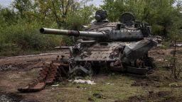 A destroyed Russian tank is seen, as Russia's attack on Ukraine continues, in the town of Izium, recently liberated by Ukrainian Armed Forces, in Kharkiv region, Ukraine September 20, 2022.  REUTERS/Gleb Garanich