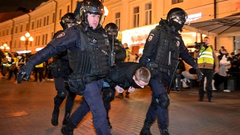 Police officers detain a man in Moscow amid protests against Putin's mobilization of citizens.