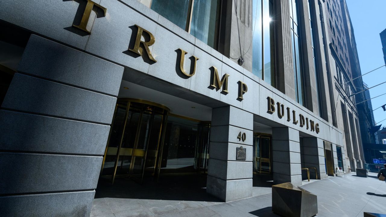 NEW YORK, NEW YORK - OCTOBER 01: A view of the Trump Building on Wall Street in lower manhattan on October 01, 2021 in New York City. (Photo by Roy Rochlin/Getty Images)