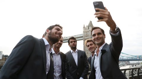 Federer takes a selfie with his Team Europe teammates ahead of the 2022 Laver Cup.