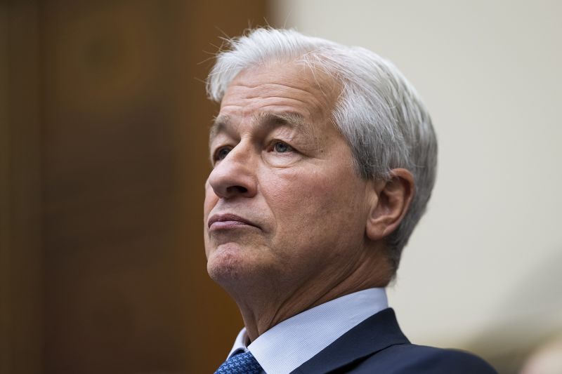 Why Jamie Dimon apologized to Elizabeth Warren | CNN Business