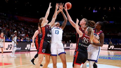 Brittney Griner: las jugadoras del equipo de EE. UU. ‘honran’ a su compañera de equipo en la Copa Mundial Femenina FIBA