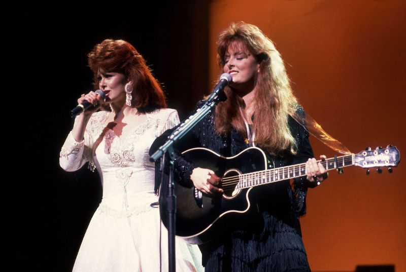 Wynonna Judd can feel her late mother Naomi ‘nudging’ her | CNN