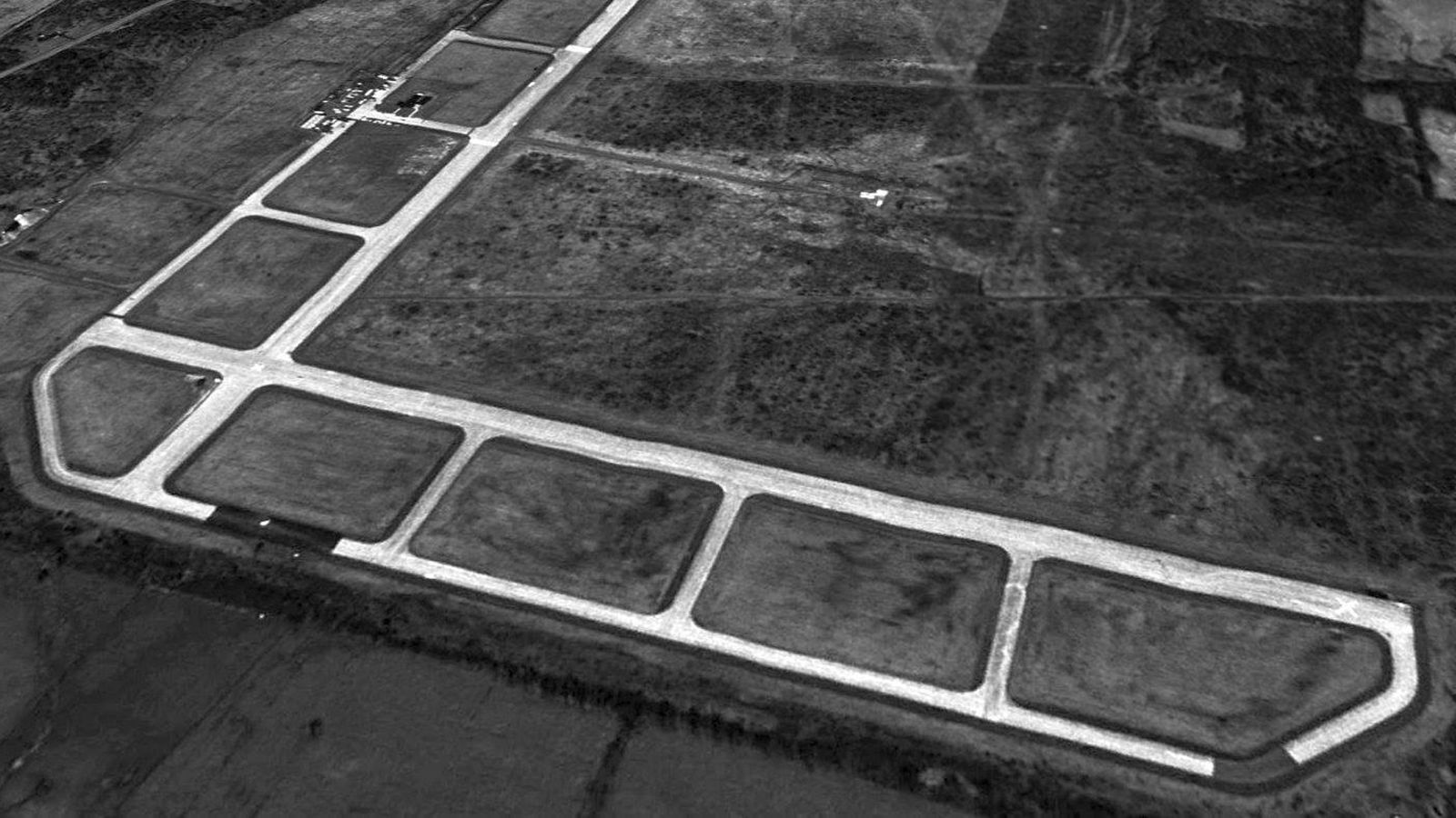 <strong>Galeville Army Airfield, New York -- </strong>An archive aerial photo of the former runways and taxiways of Galeville Army Airfield in Ulster County, New York. The airport was constructed during the 1940s on what was once swampy land. In <a href="index.php?page=&url=https%3A%2F%2Fecos.fws.gov%2FServCat%2FDownloadFile%2F1477%3FReference%3D1500" target="_blank" target="_blank">1994</a>, the United States Military Academy at West Point closed the facility, and it later became a national wildlife refuge.
