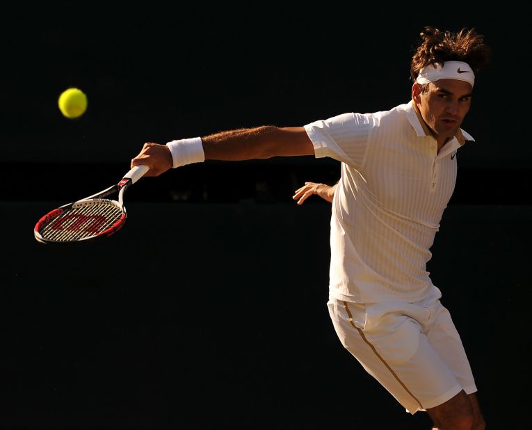 Federer plays a shot in the 2009 Wimbledon final.