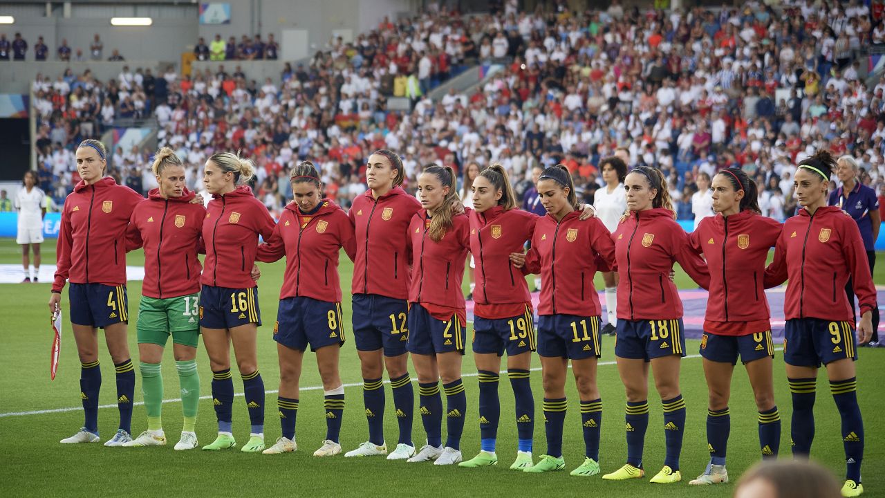 Fifteen players have resigned from the Spanish women's football team. 