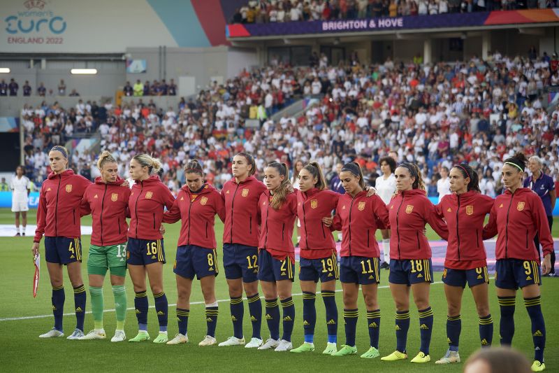استقالة 15 لاعبة من فريق كرة القدم النسائي الإسباني في محاولة للإطاحة بالمدرب