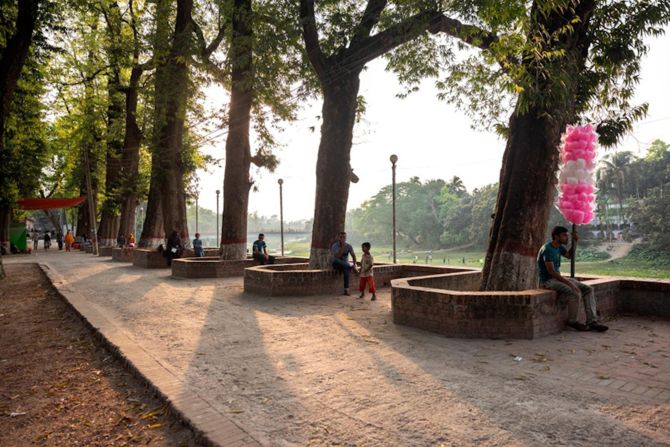 The Urban River Spaces project transformed a riverside site in Jhenaidah, Bangladesh. 