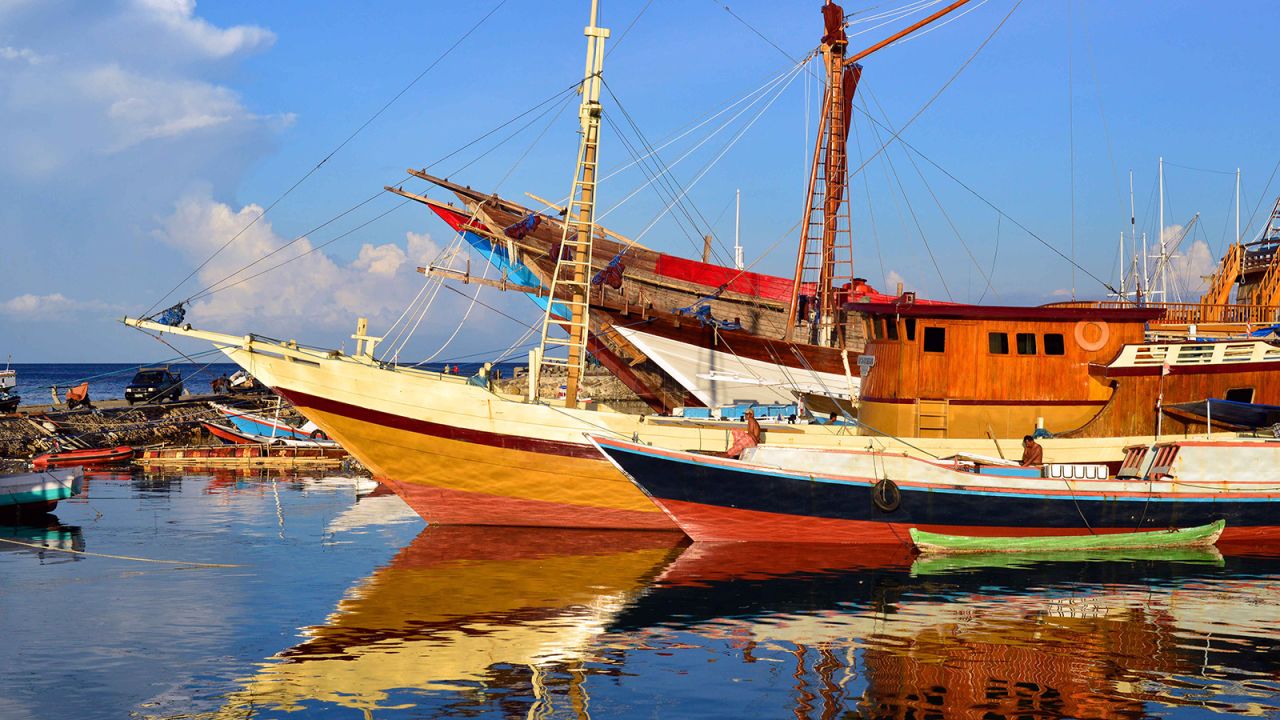 <strong>Tanjung Bira: </strong>At the Tanjung Bira port in South Sulawesi, boats of all sizes are overhauled and maintained.