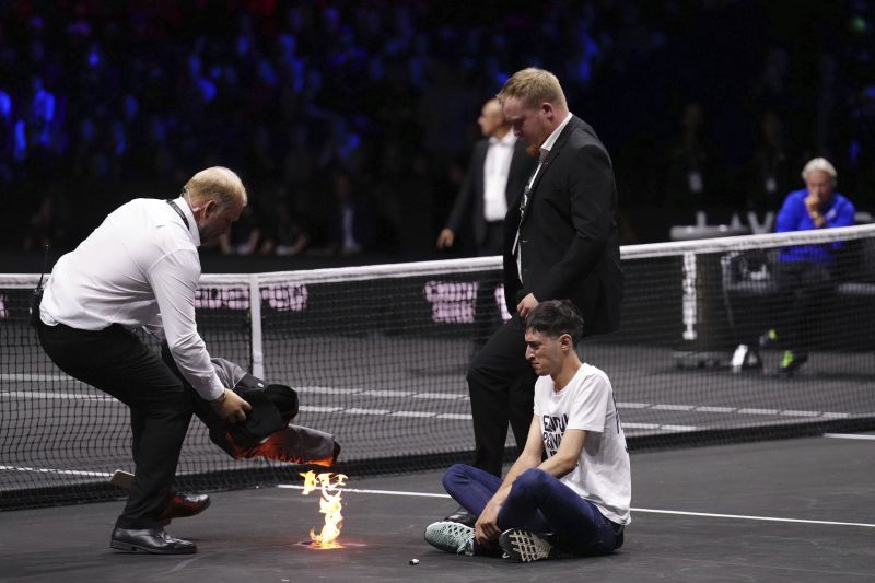 A climate change activist lit his arm on fire during the Laver Cup tennis tournament in London CNN