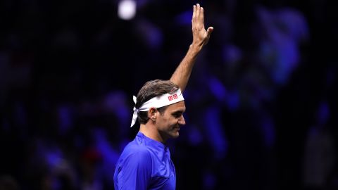 Roger Federer da Team Europe no primeiro dia da Laver Cup na O2 Arena em Londres na sexta-feira. 