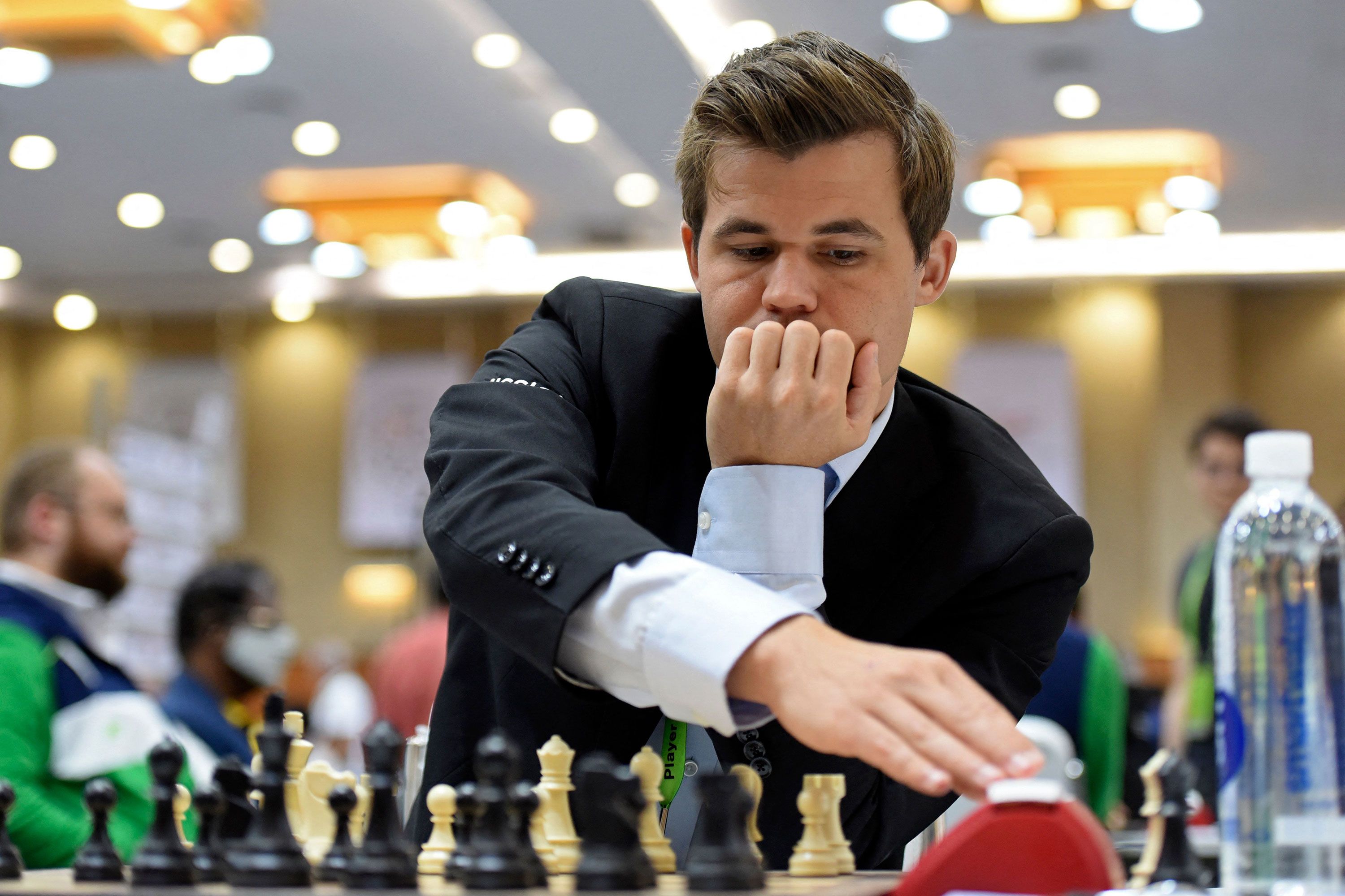 Pep Guardiola meets chess grandmaster Magnus Carlsen