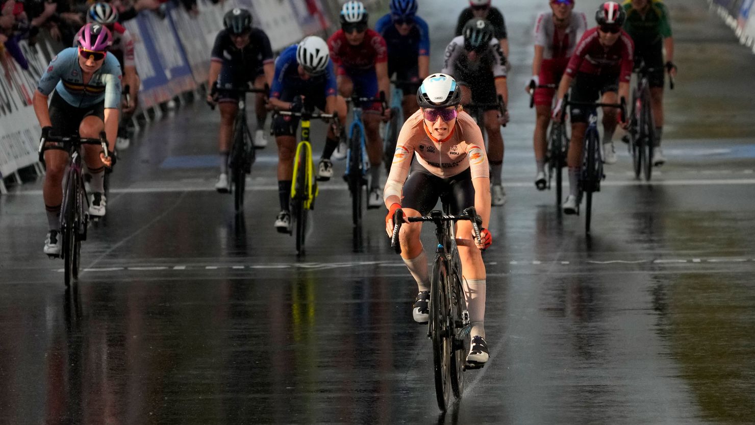 Annemiek van Vleuten wins women s road race gold at World Championships
